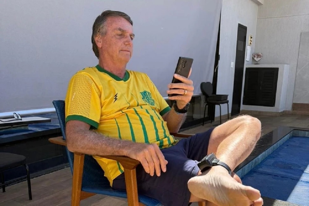 Bolsonaro tentou abrir tornozeleira eletrônica com instrumento de calor, dizem fontes