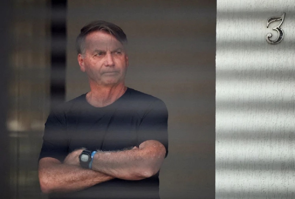 Defesa pede autorização do STF para que Bolsonaro possa operar ombro