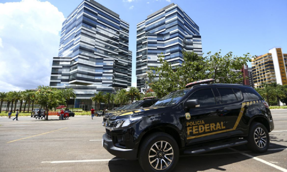 Superintendência da PF tem buzinaço e marcha fúnebre após prisão preventiva de Bolsonaro