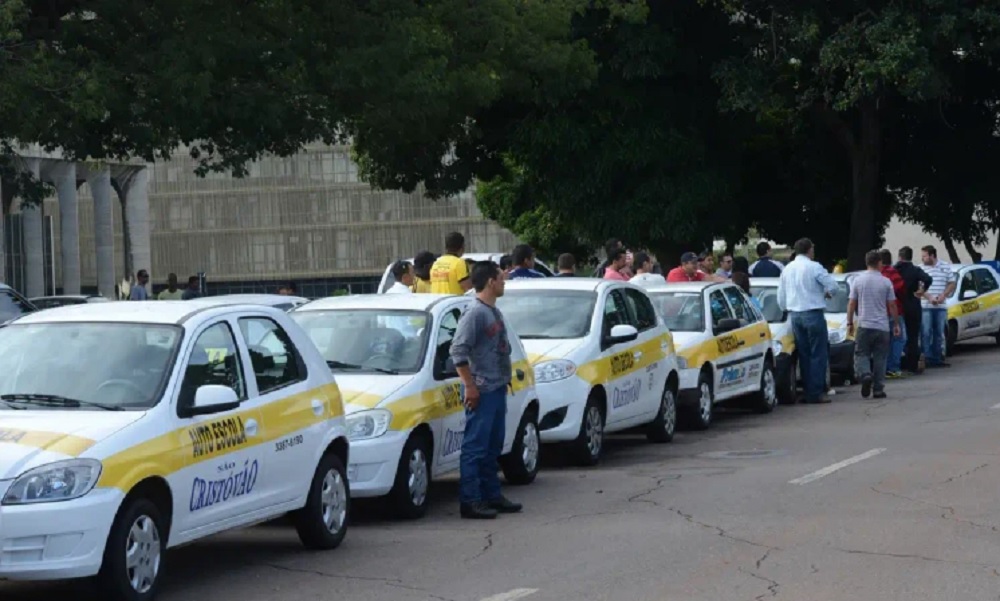 Contran aprova fim da obrigatoriedade de aulas em autoescolas para obter a CNH
