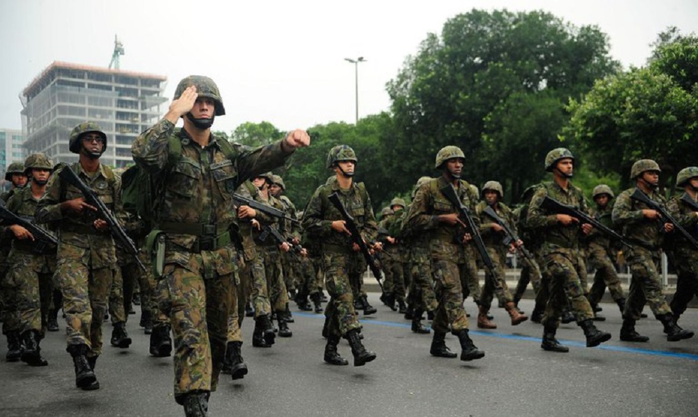 Alistamento militar para homens e mulheres começa dia 1º
