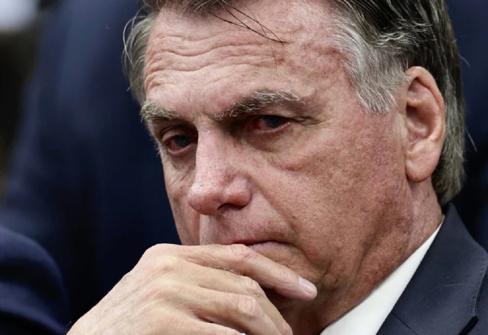 Bolsonaro é internado para fazer cirurgia de hérnia inguinal