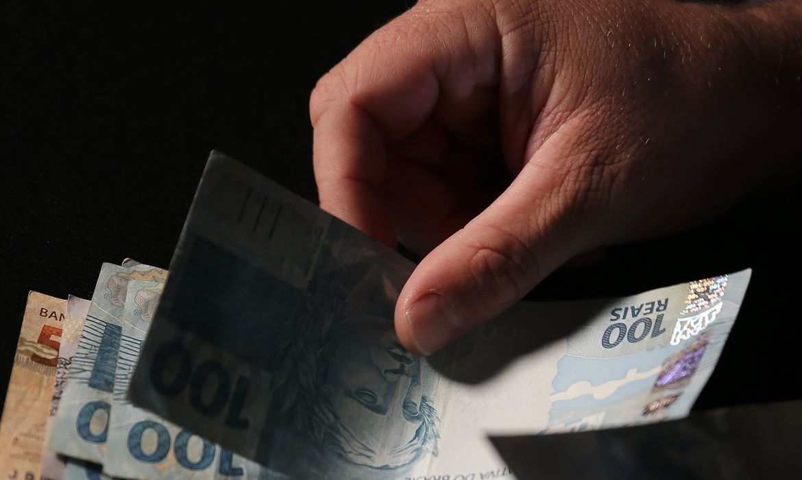 Cerca de 95,3 milhões de pessoas recebem 2ª parcela do décimo terceiro