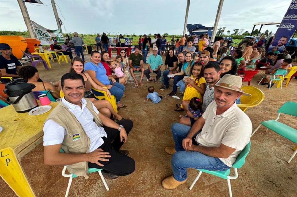 Deputado Cássio Gois entrega barracão e fortalece agricultura familiar em Nova Brasilândia