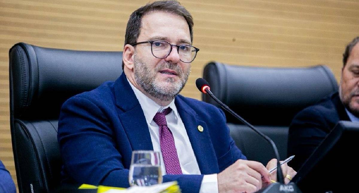 Deputado Alex Redano cobra asfaltamento urgente na RO-010