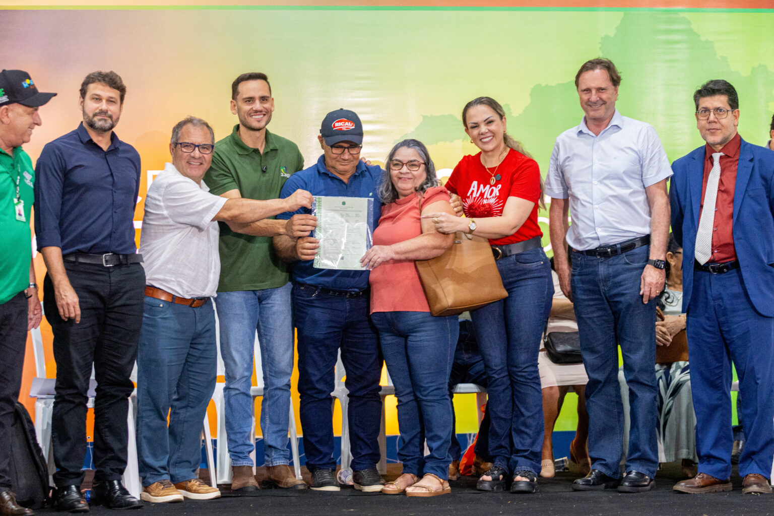 Deputada Cláudia de Jesus celebra entrega histórica de títulos para famílias do Setor Chacareiro do Aeroporto em Ji-Paraná