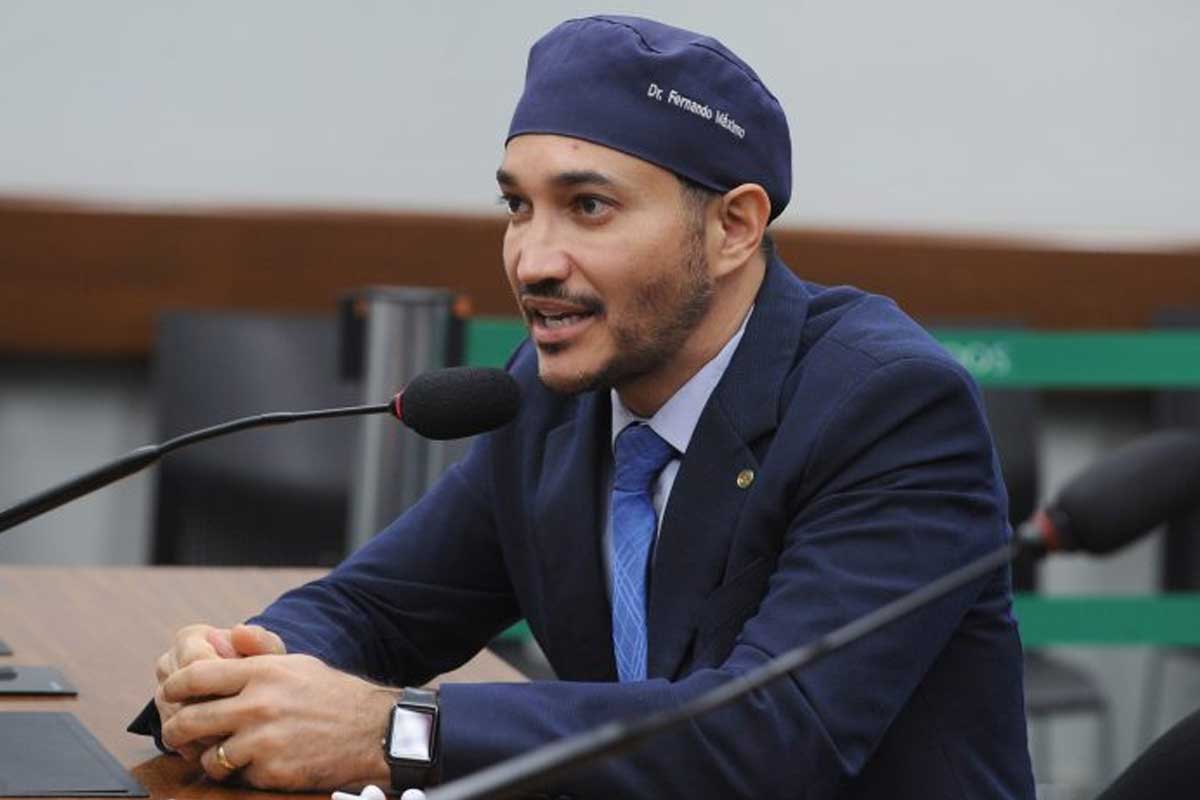 Deputado Fernando Máximo destaca Abril Azul e reforça compromisso com políticas para pessoas com autismo