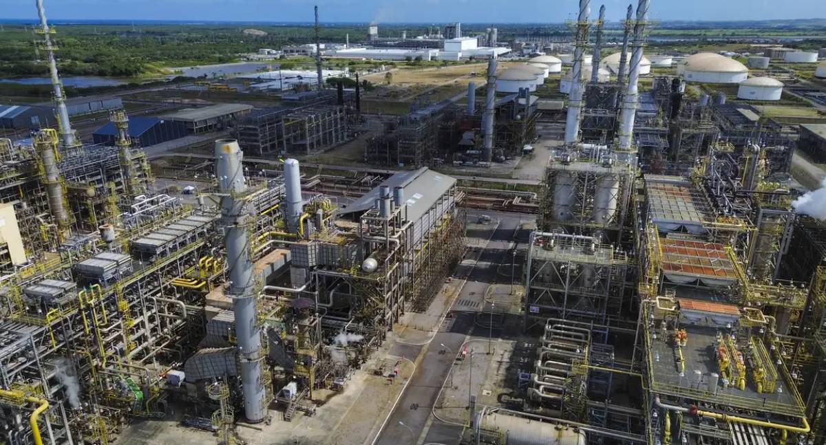Petrobras anuncia aumento de R$ 0,38 no preço do diesel a partir de sábado