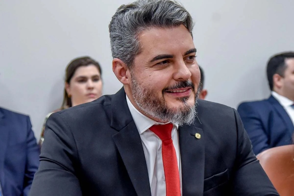 Deputado Thiago Flores articula avanço de proposta que amplia limite do MEI na Câmara