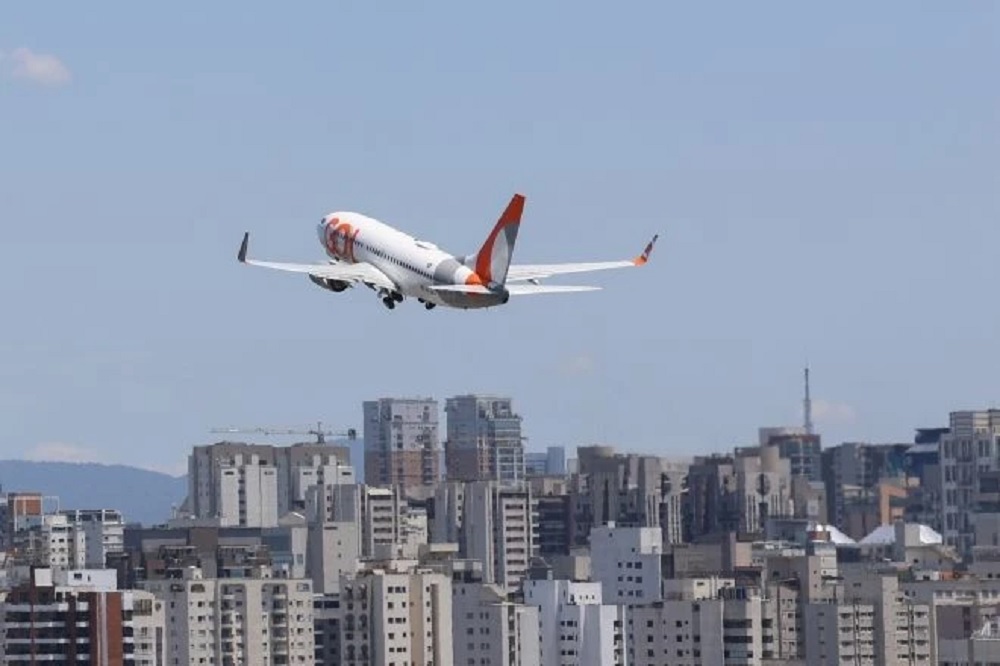 Governo libera crédito para empresas aéreas em busca de aliviar impacto da alta dos combustíveis