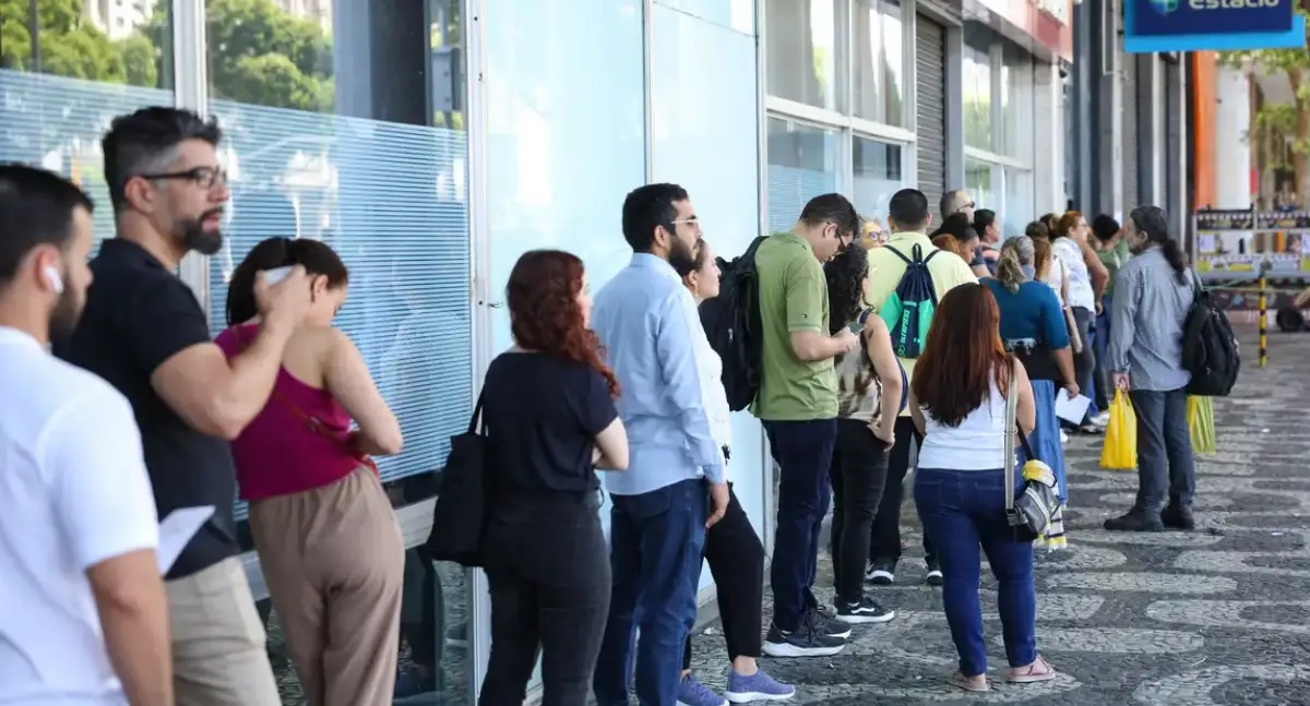 Escala 6×1: propostas no Congresso avançam para pôr fim à jornada; veja qual está mais perto de passar