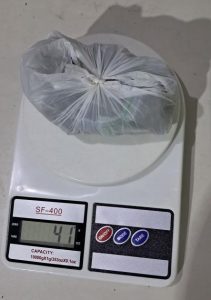 GUARNIÇÃO DA FORÇA TÁTICA FLAGRA TRÁFICO DE DROGAS E APREENDE MUNIÇÃO